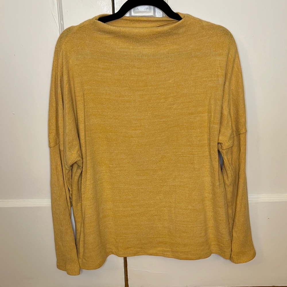 H&M Sweater, Flattering Neck Line - Size Medium